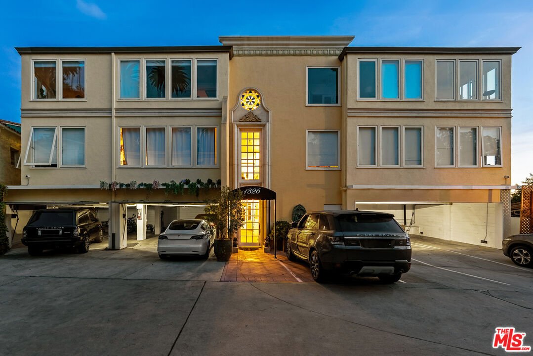 Los Angeles, California, United States 2 - 16669580