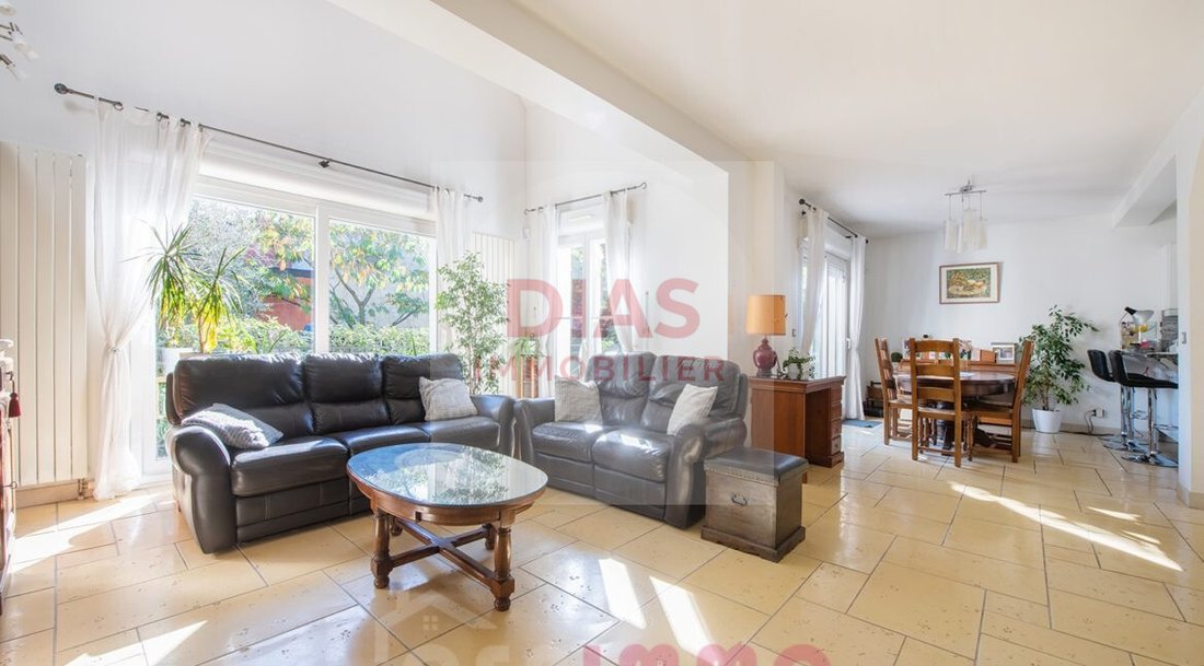 House in Creteil, Ile-de-France, France 4 - 16574620