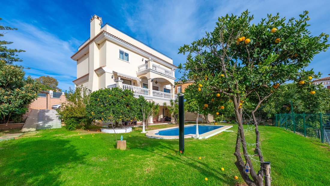 Villa in Rio Real, Marbella, Andalusia 1 - 16663085