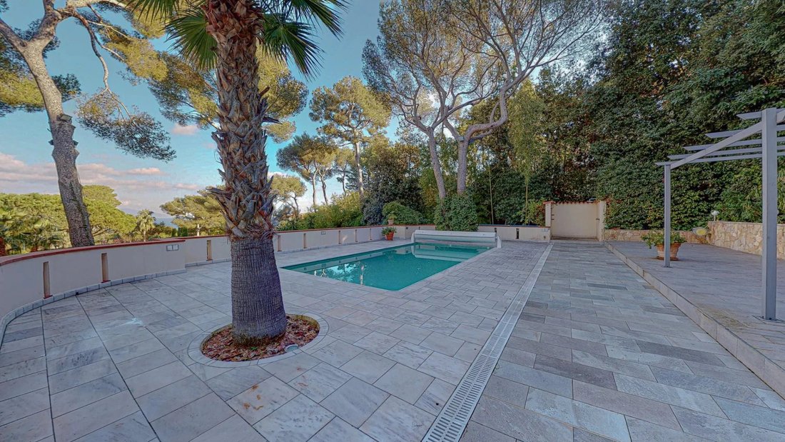 Villa in Saint-Jean-Cap-Ferrat, Provence-Alpes-Côte d'Azur, France 1 - 16669477