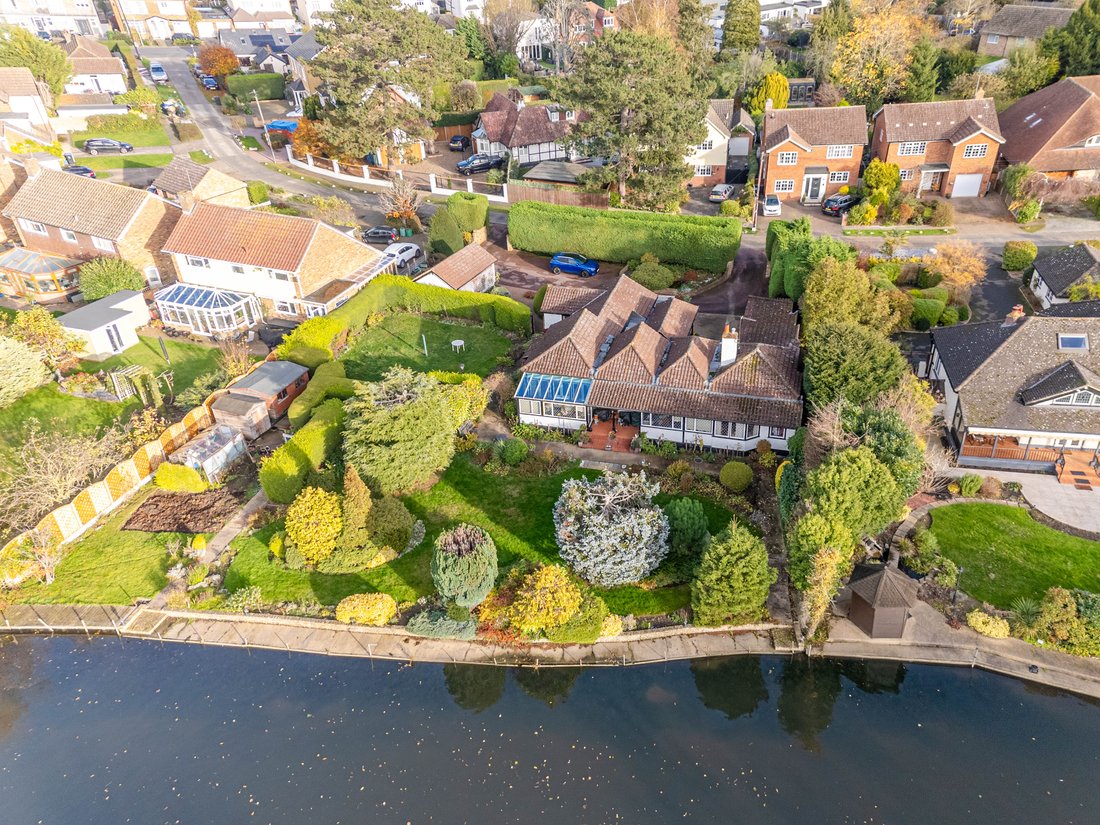 Bungalow in Nazeing, England 2 - 16669310