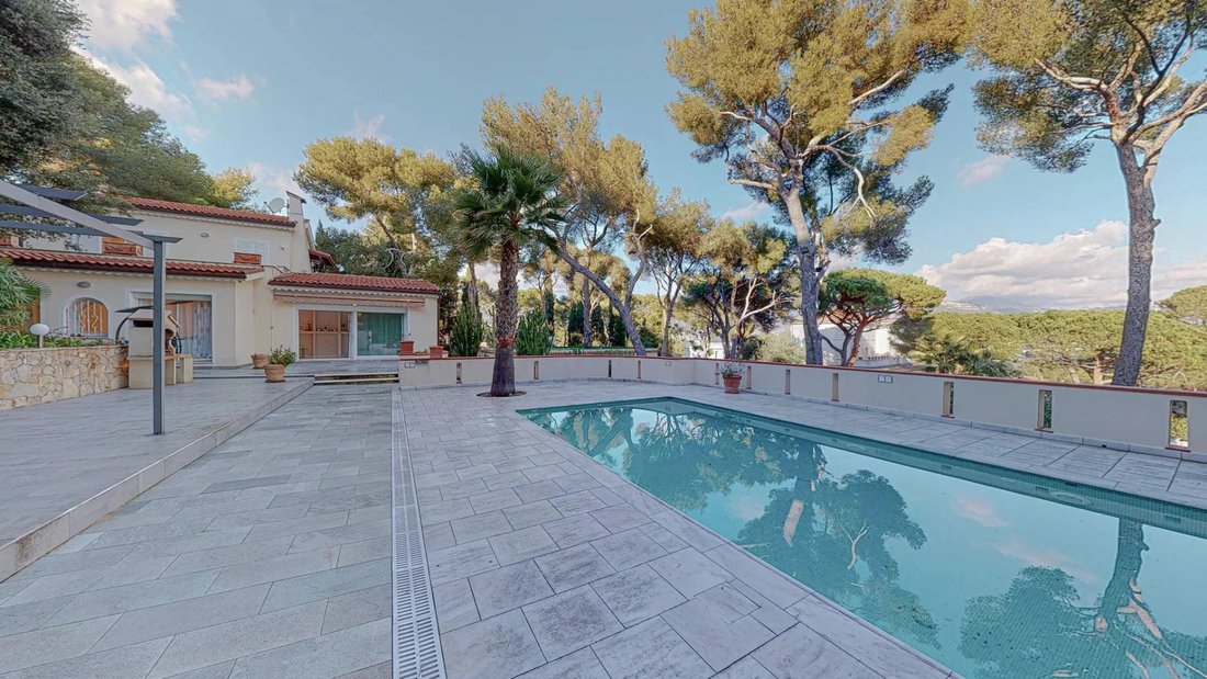 Villa in Saint-Jean-Cap-Ferrat, Provence-Alpes-Côte d'Azur, France 2 - 16669477