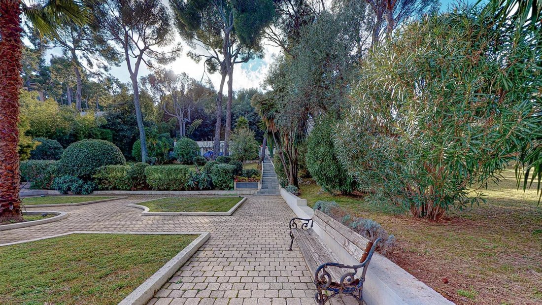 Villa in Saint-Jean-Cap-Ferrat, Provence-Alpes-Côte d'Azur, France 4 - 16669477