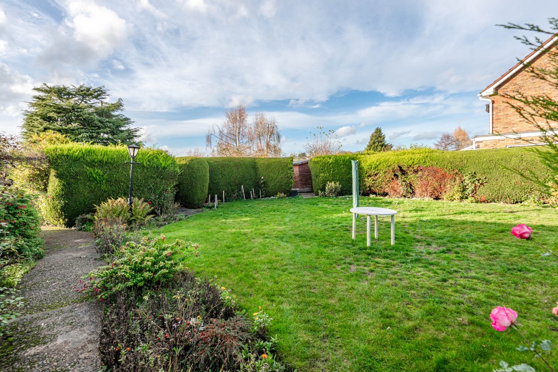Bungalow in Nazeing, England 5 - 16669310