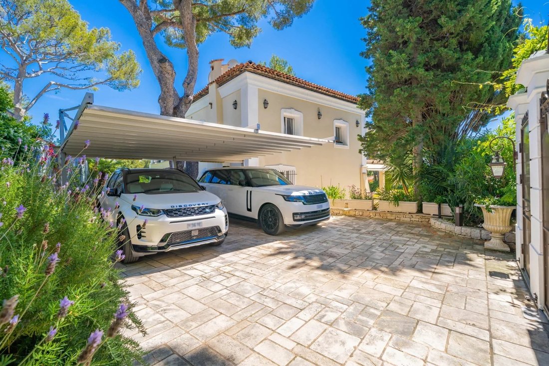 Villa in Saint-Jean-Cap-Ferrat, Provence-Alpes-Côte d'Azur, France 2 - 16669437