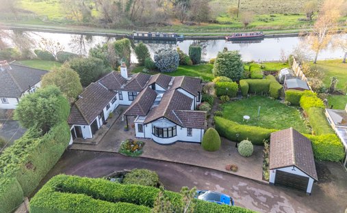 Bungalow in Nazeing, England 1
