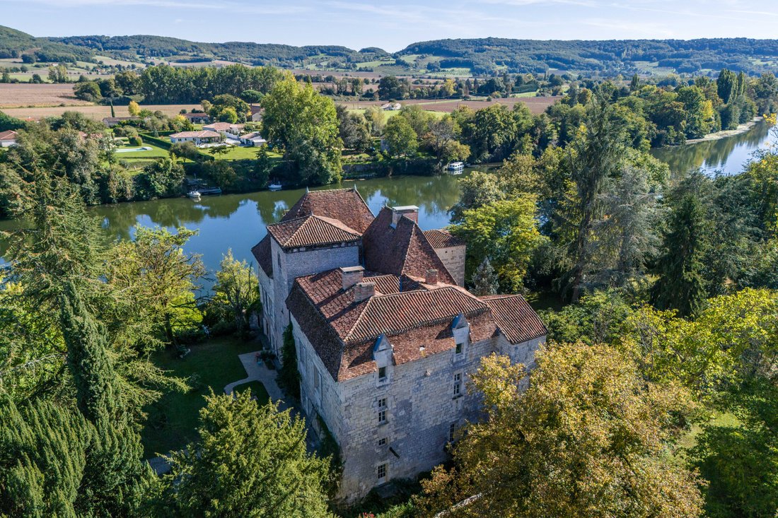 Castle in Penne-d'Agenais, Nouvelle-Aquitaine, France 1 - 16671035