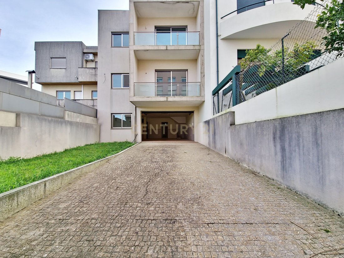 Villa in Mafamude e Vilar do Paraiso, Porto District, Portugal 1 - 16669371