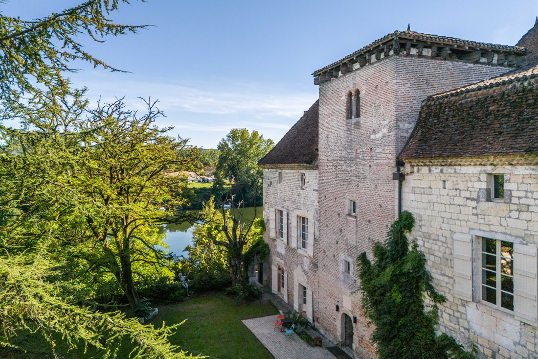 Castle in Penne-d'Agenais, Nouvelle-Aquitaine, France 3 - 16671035