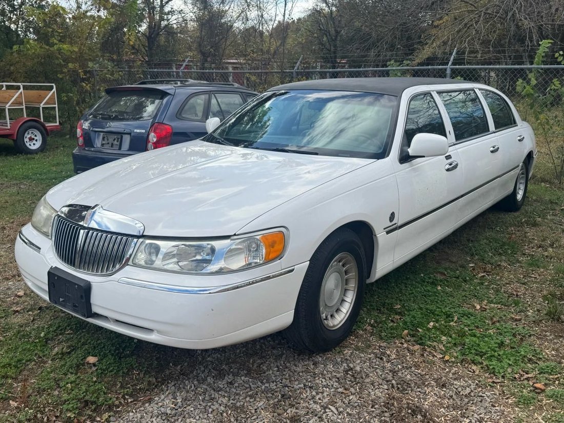 Sedan in Poteau, OK, United States 1 - 16672109