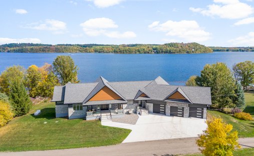 Bungalow in Cobden, Ontario, Canada 1