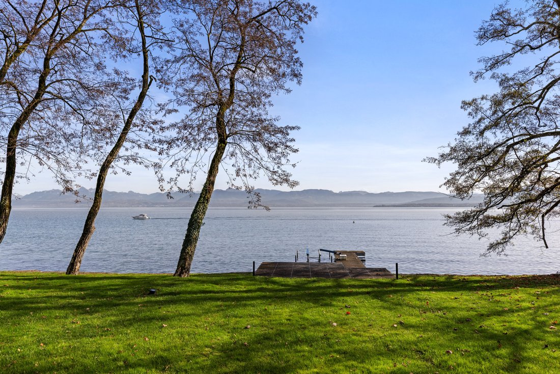 Villa in Dully, Vaud, Switzerland 1 - 16672482