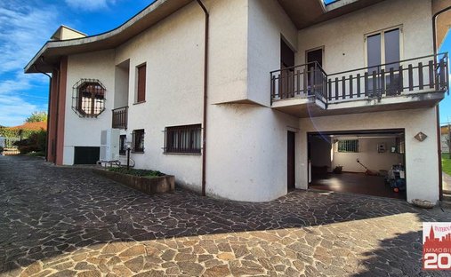 Villa a Cirimido, Lombardia, Italia 1