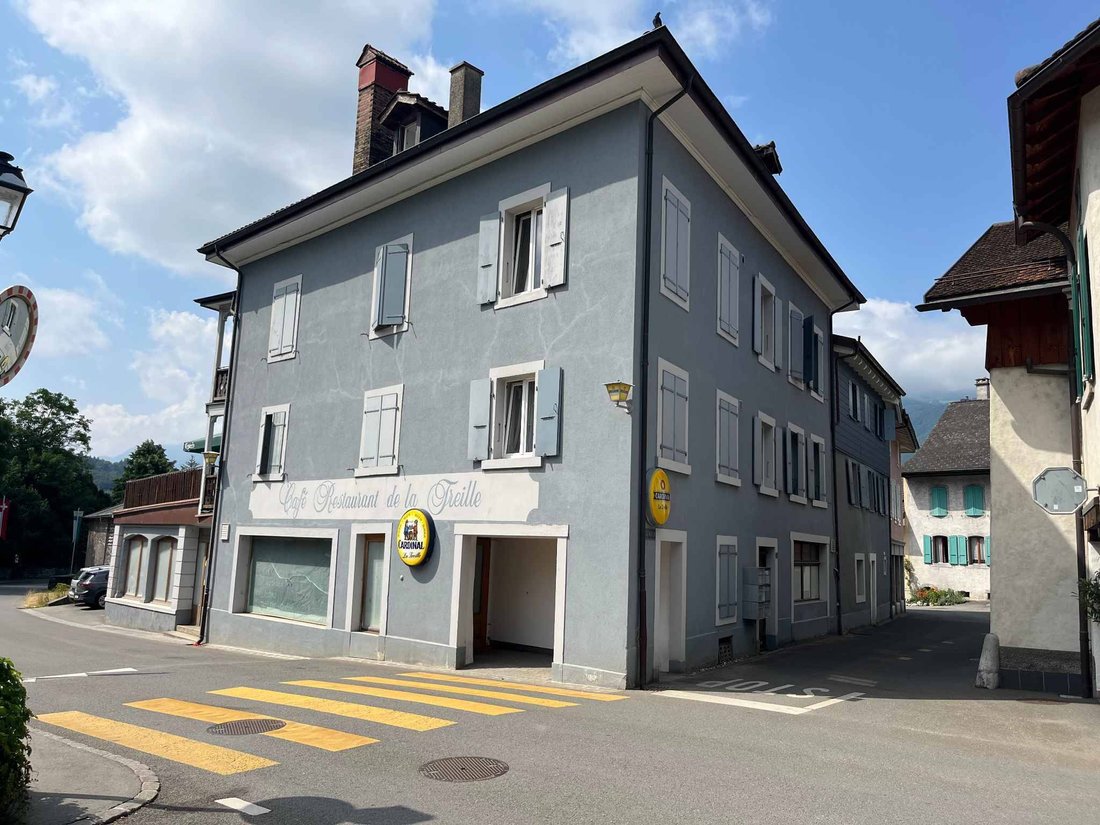 Immeuble De Rendement Avec Local Commercial Et Appartements