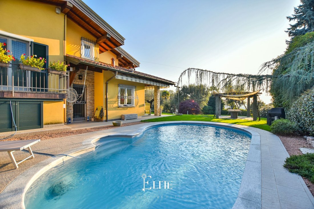 Villa in Besozzo, Lombardy, Italy 1 - 16673121
