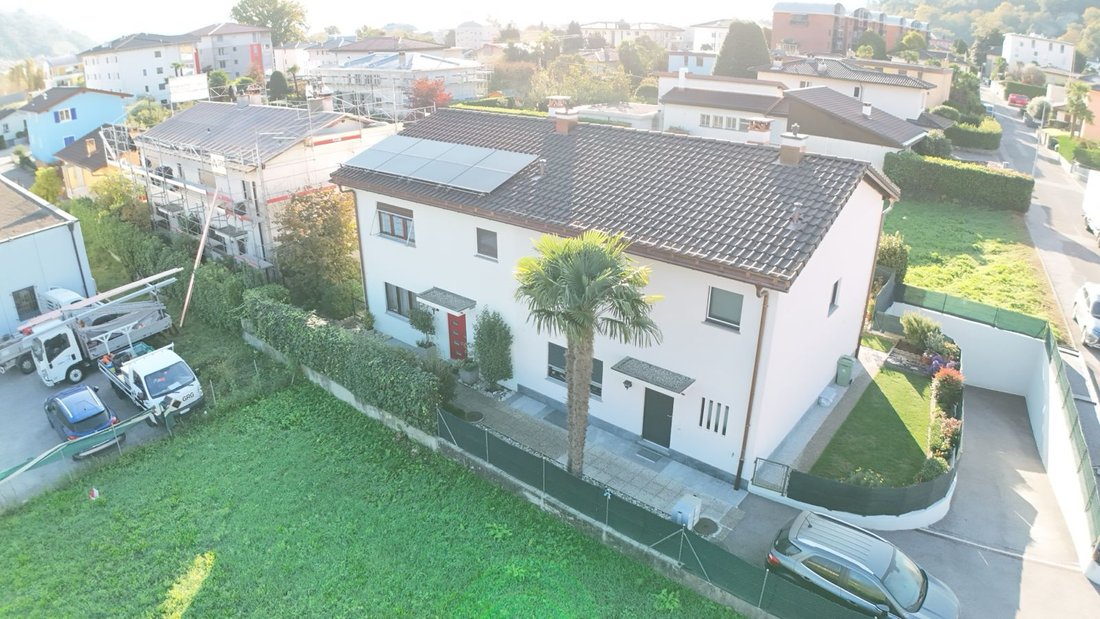 Charming Semi Detached Home With Refined Garden – A Serene Retreat In The Heart Of Losone