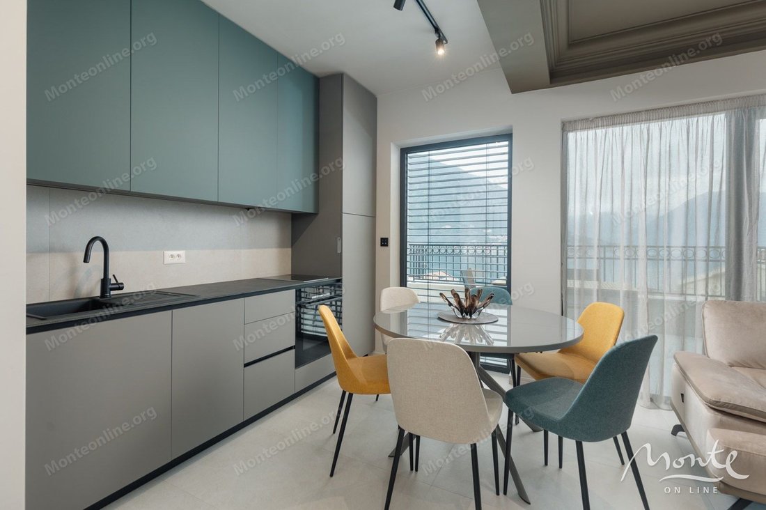 Penthouse in Dobrota, Kotor Municipality, Montenegro 4 - 16677664