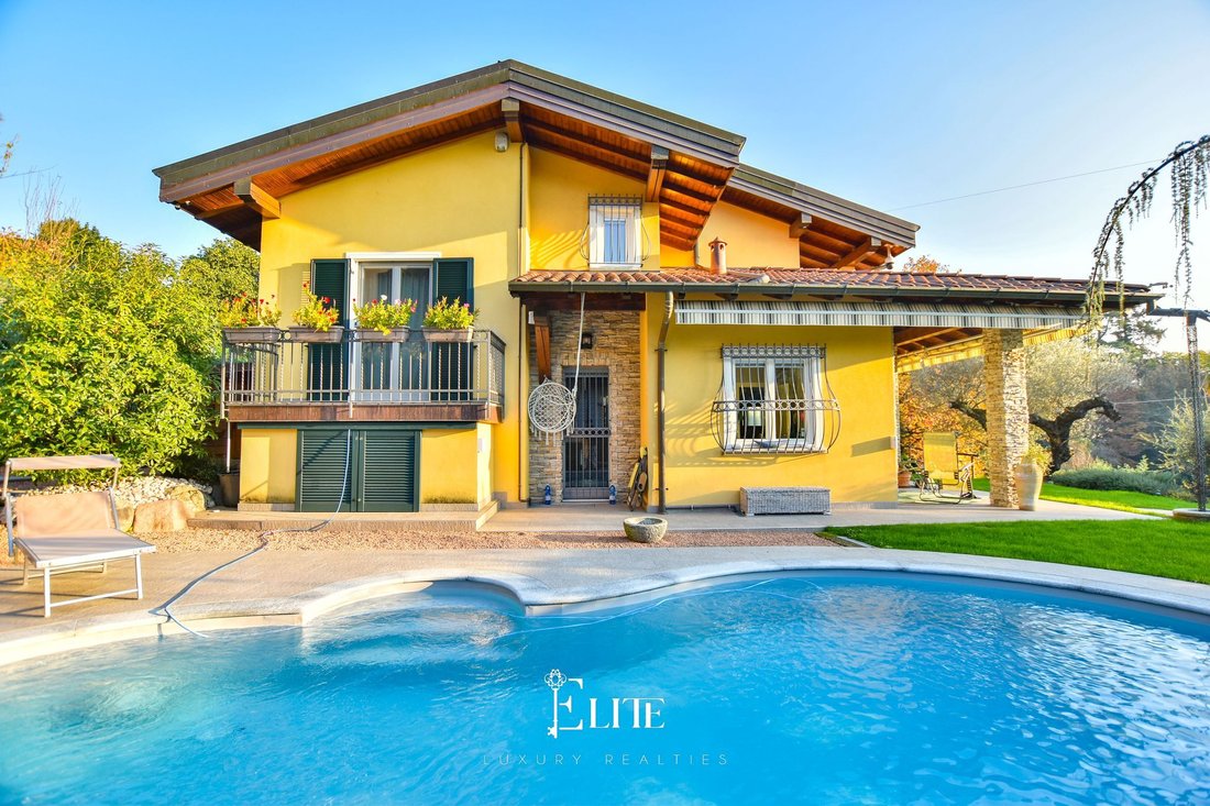 Villa in Besozzo, Lombardy, Italy 2 - 16673121