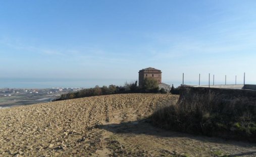 Casa di campagna a Colonnella, Abruzzo, Italia 1