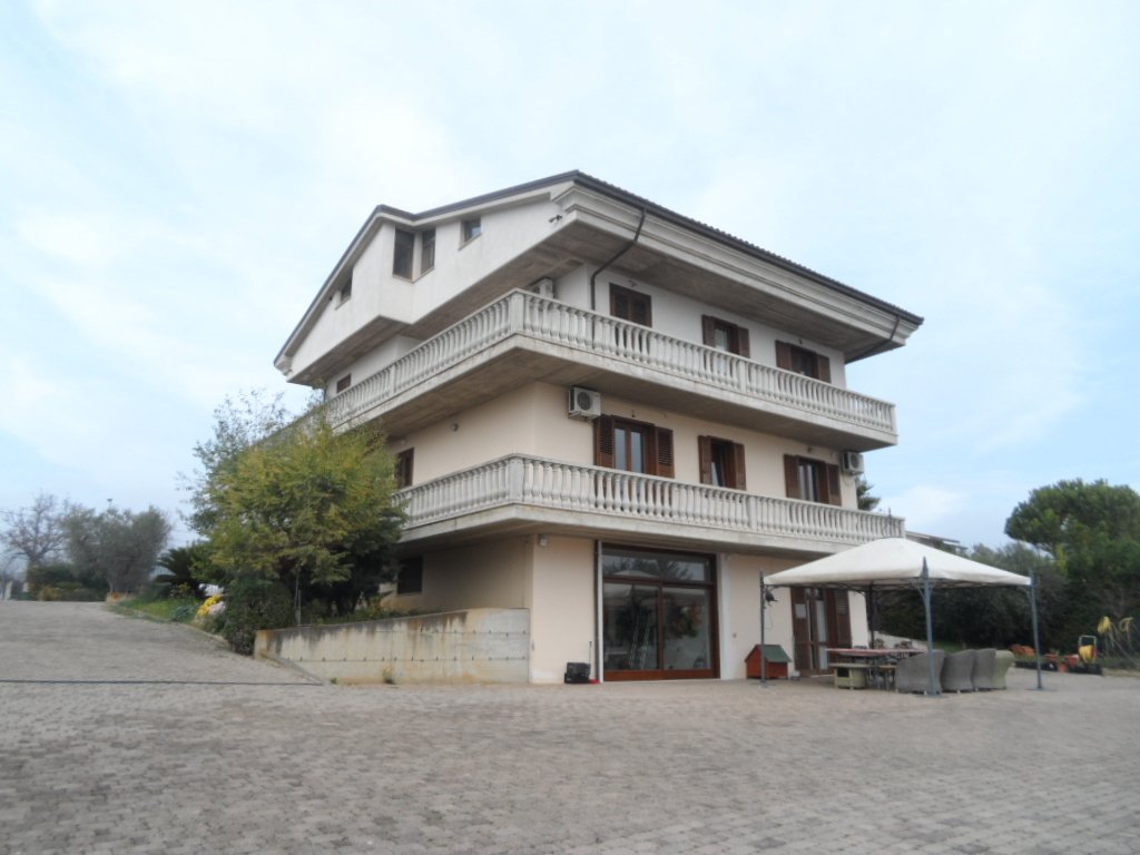 Villa in Colonnella, Abruzzo, Italy 1 - 16679416