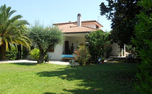 Villa a Spinetoli, Marche, Italia 1