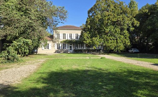 Agen Charming Estate With Manor House, Caretaker's House, Barn For Events, River, Lake 19 Hectares