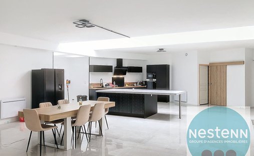 Spacious Property With Separate Guest Lodgings In Wooded Park Of 19 Acres, 15 Km From Blois.