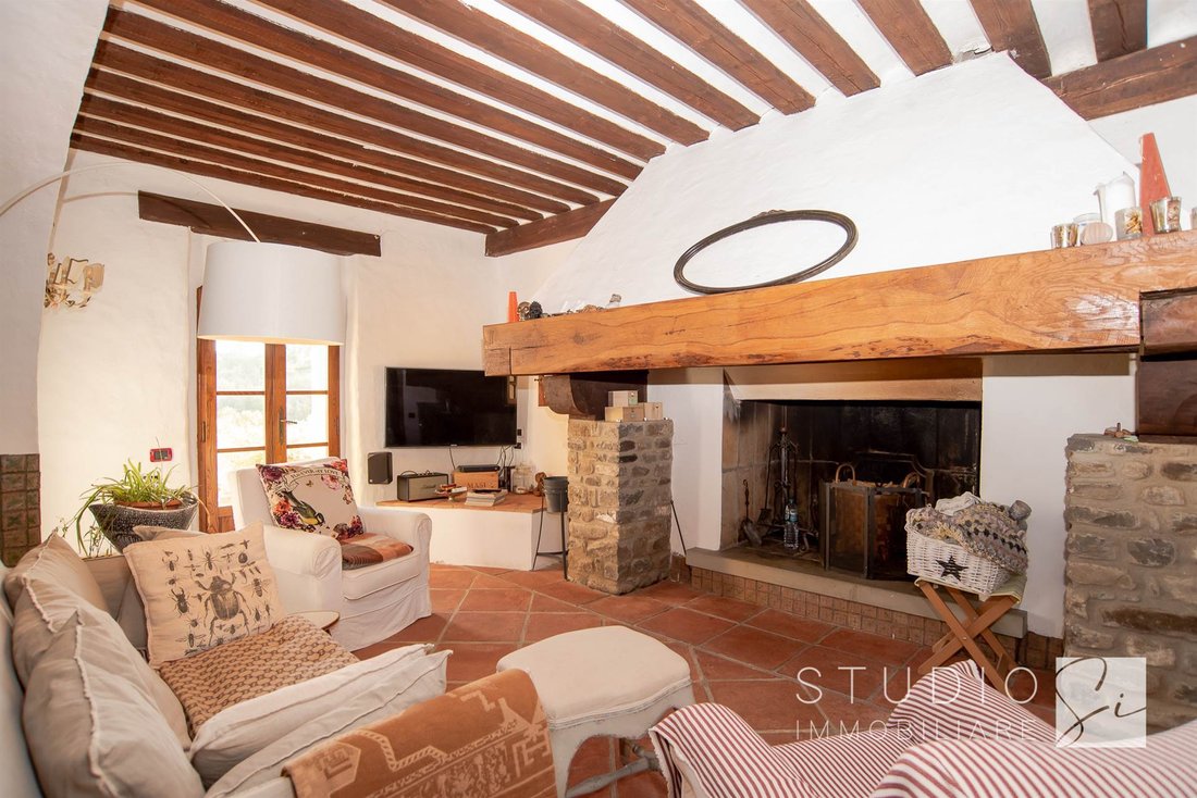 Country House in Pistoia North, Pistoia, Tuscany 1 - 16674235