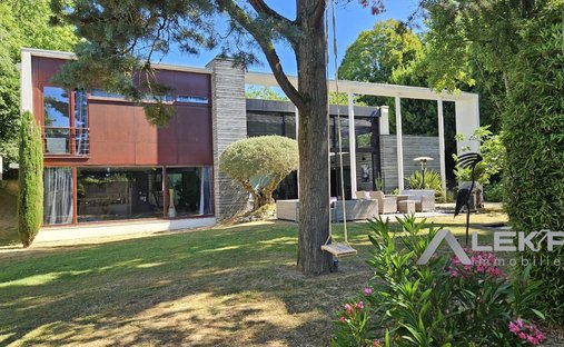 Castle for Sale in Les Herbiers, Pays de la Loire, France