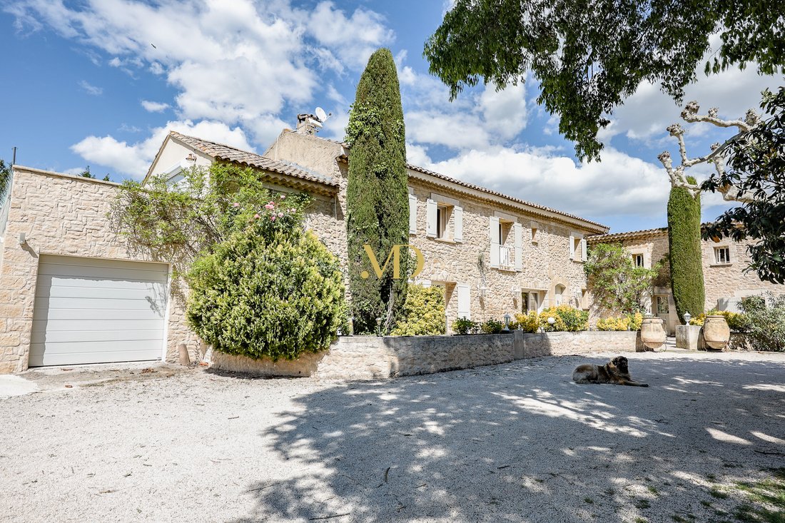Castle in Taillades, Provence-Alpes-Côte d'Azur, France 3 - 16674226