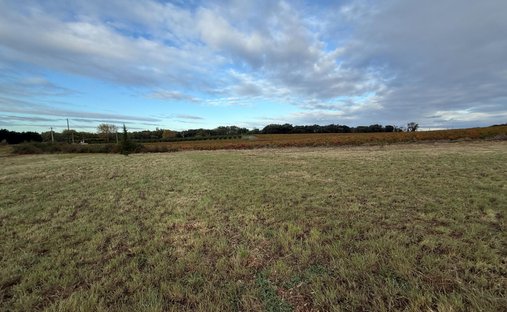 Provencal Farmhouse Of 277m² With Swimming Pool On Land Of Almost 2ha
