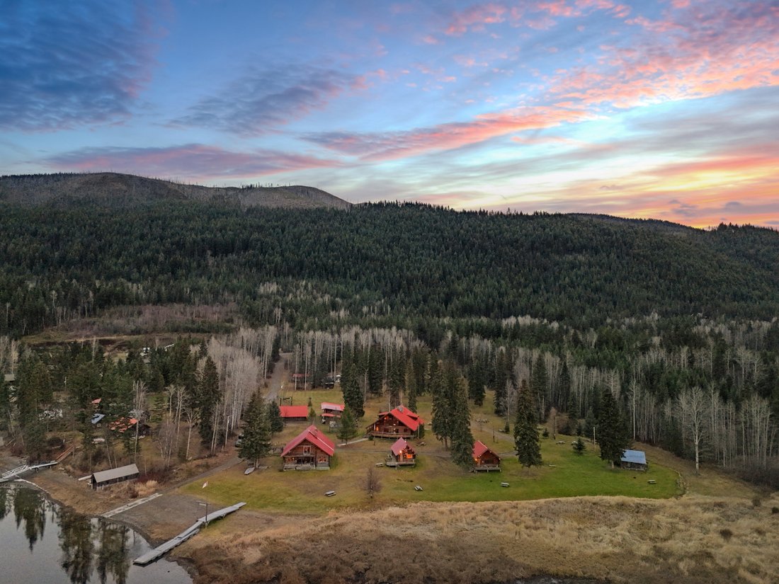 House in Canim Lake, British Columbia, Canada 2 - 16679273