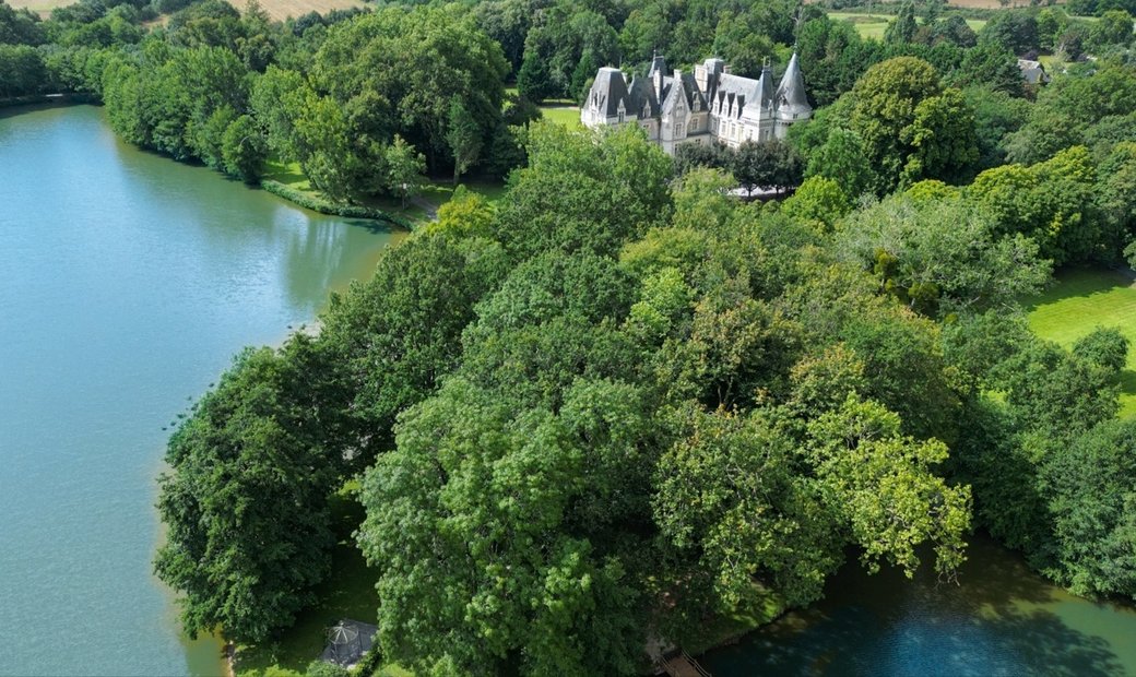 Castle for Sale in Grez-Neuville, Pays de la Loire, France