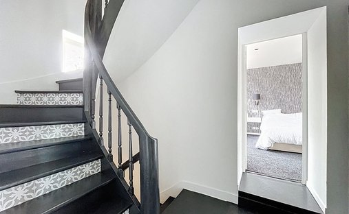 Castle for Sale in Écouflant, Pays de la Loire, France