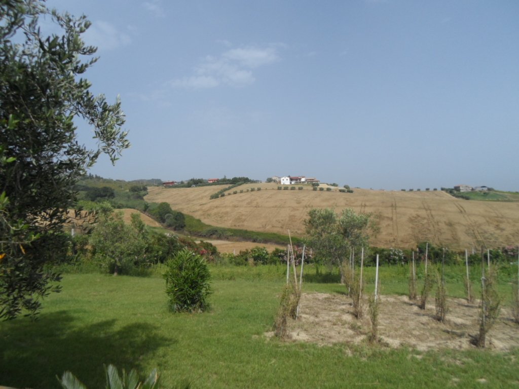 Land in Colonnella, Abruzzo, Italy 4 - 16679377