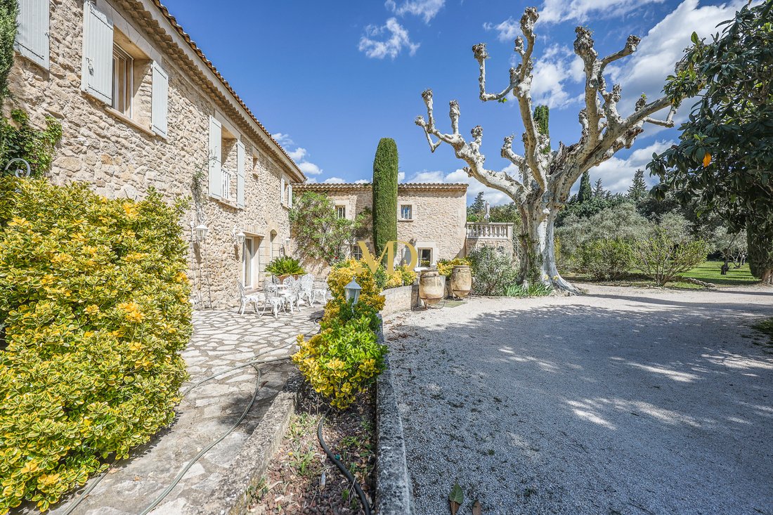 Castle in Taillades, Provence-Alpes-Côte d'Azur, France 4 - 16674226