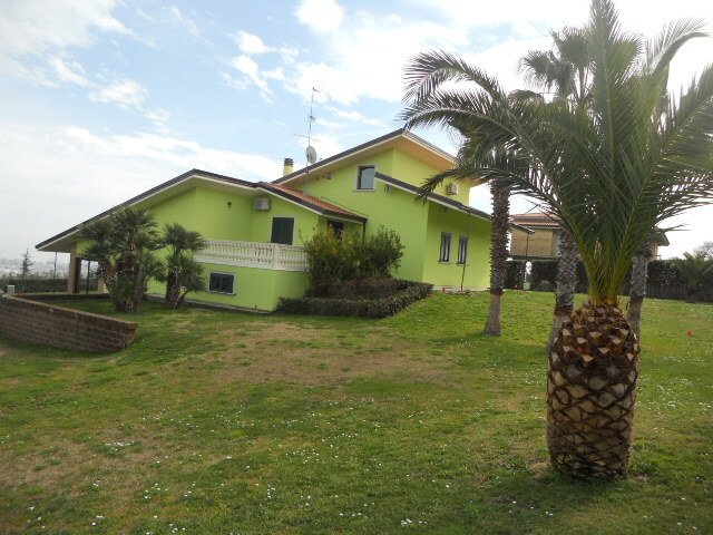 Villa in Martinsicuro, Abruzzo, Italy 2 - 16679278