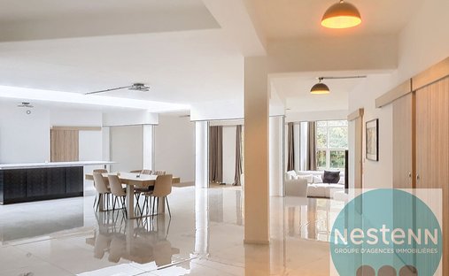 Spacious Property With Separate Guest Lodgings In Wooded Park Of 19 Acres, 15 Km From Blois.