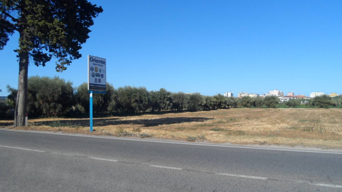 Land in Alba Adriatica, Abruzzo, Italy 1 - 16679427