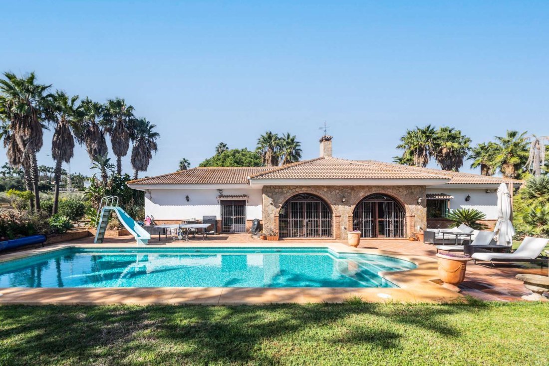 Finca in Alhaurin de la Torre, Andalusia, Spain 1 - 16674189