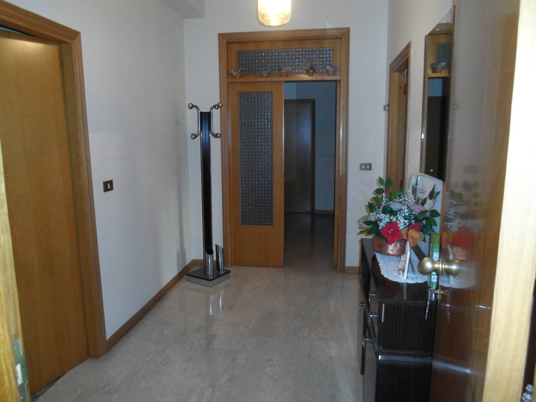 House in Monsampolo del Tronto, Marche, Italy 3 - 16679464