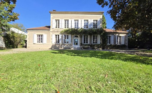 Agen Charming Estate With Manor House, Caretaker's House, Barn For Events, River, Lake 19 Hectares