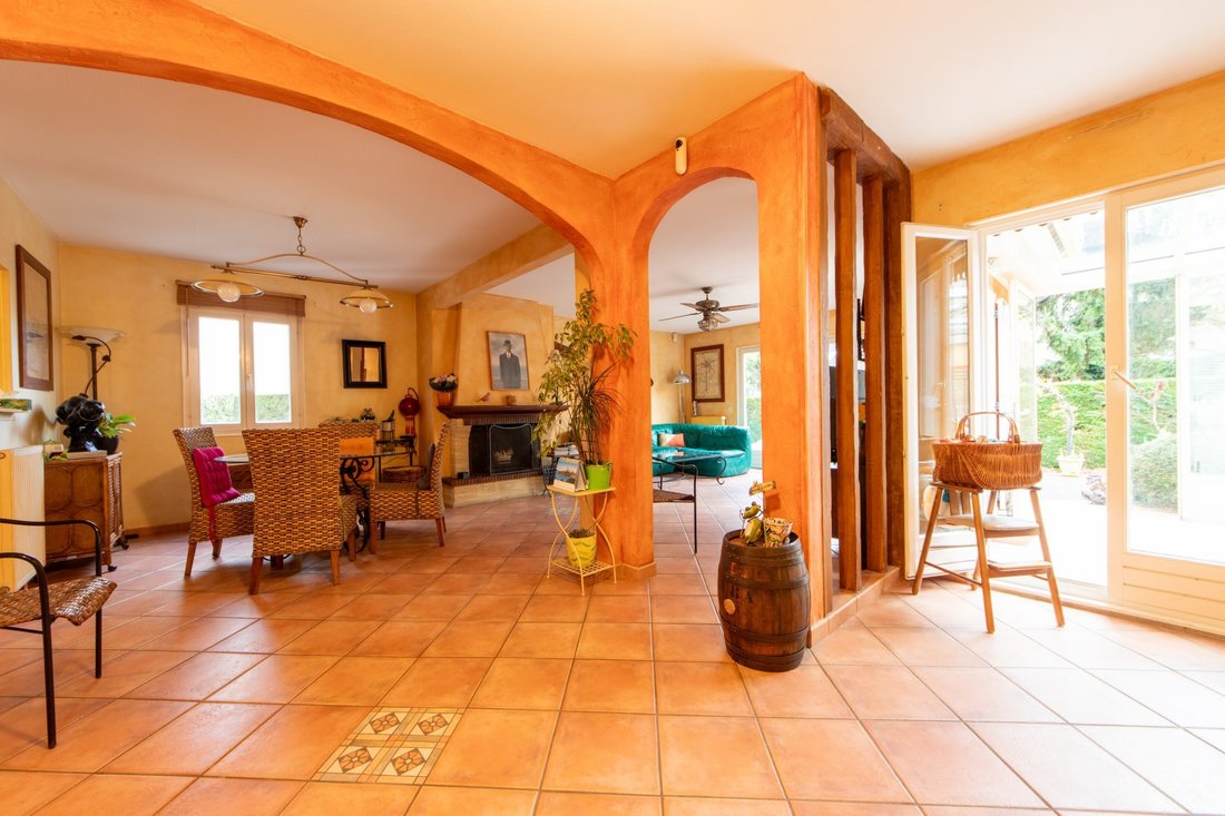 House in Sucy-en-Brie, Ile-de-France, France 1 - 16674478
