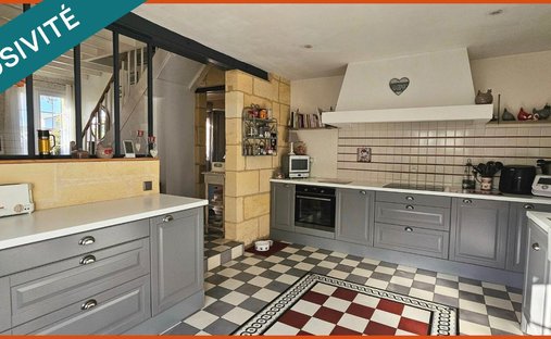 Propriété D'exception Avec 2 Maisons Indépendantes, Piscine Et Jardin Paysager