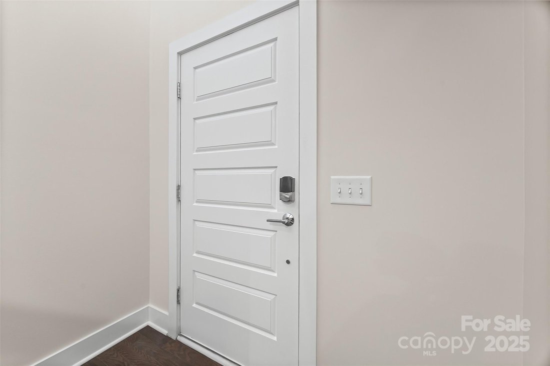 Charlotte, North Carolina, United States 3 - 16679549