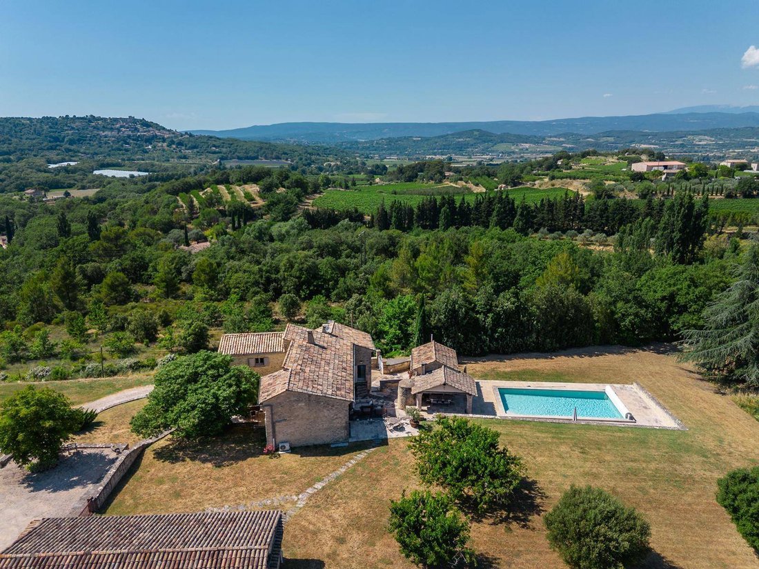 Estate in Bonnieux, Provence-Alpes-Côte d'Azur, France 1 - 16674468