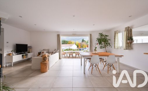 Castle for Sale in Plan-d'Aups-Sainte-Baume, Provence-Alpes-Côte d'Azur, France