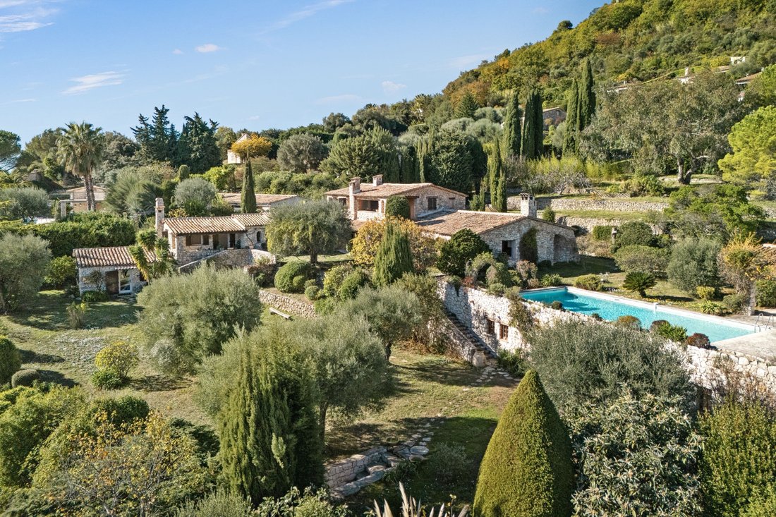 Villa in Tourrettes-sur-Loup, Provence-Alpes-Côte d'Azur, France 1 - 16674217