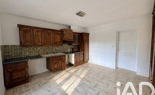 17th Century Castle And Its Outbuildings On Approximately 10 Hectares