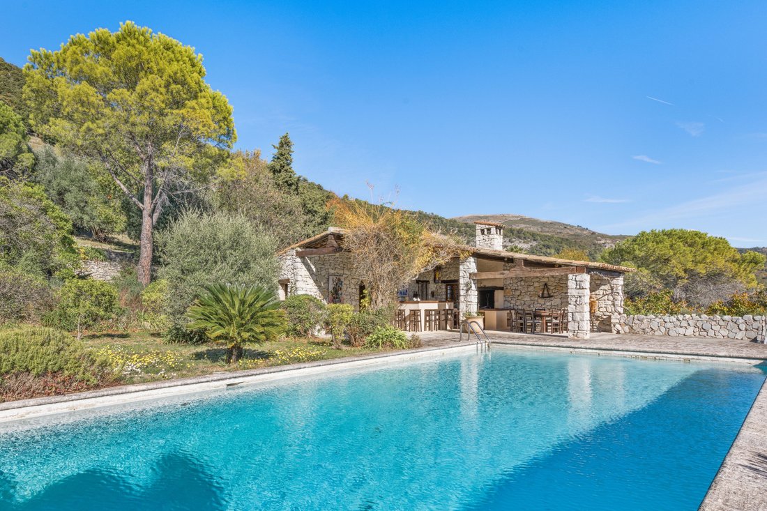 Villa in Tourrettes-sur-Loup, Provence-Alpes-Côte d'Azur, France 2 - 16674217